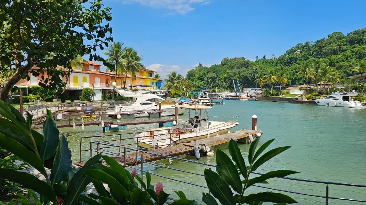 Maison exclusive pieds dans l'eau avec ponton pour 60 pieds – Résidence Porto Galo