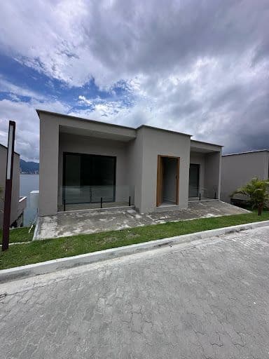 Lujo frente al mar y exclusividad en Ponta Leste