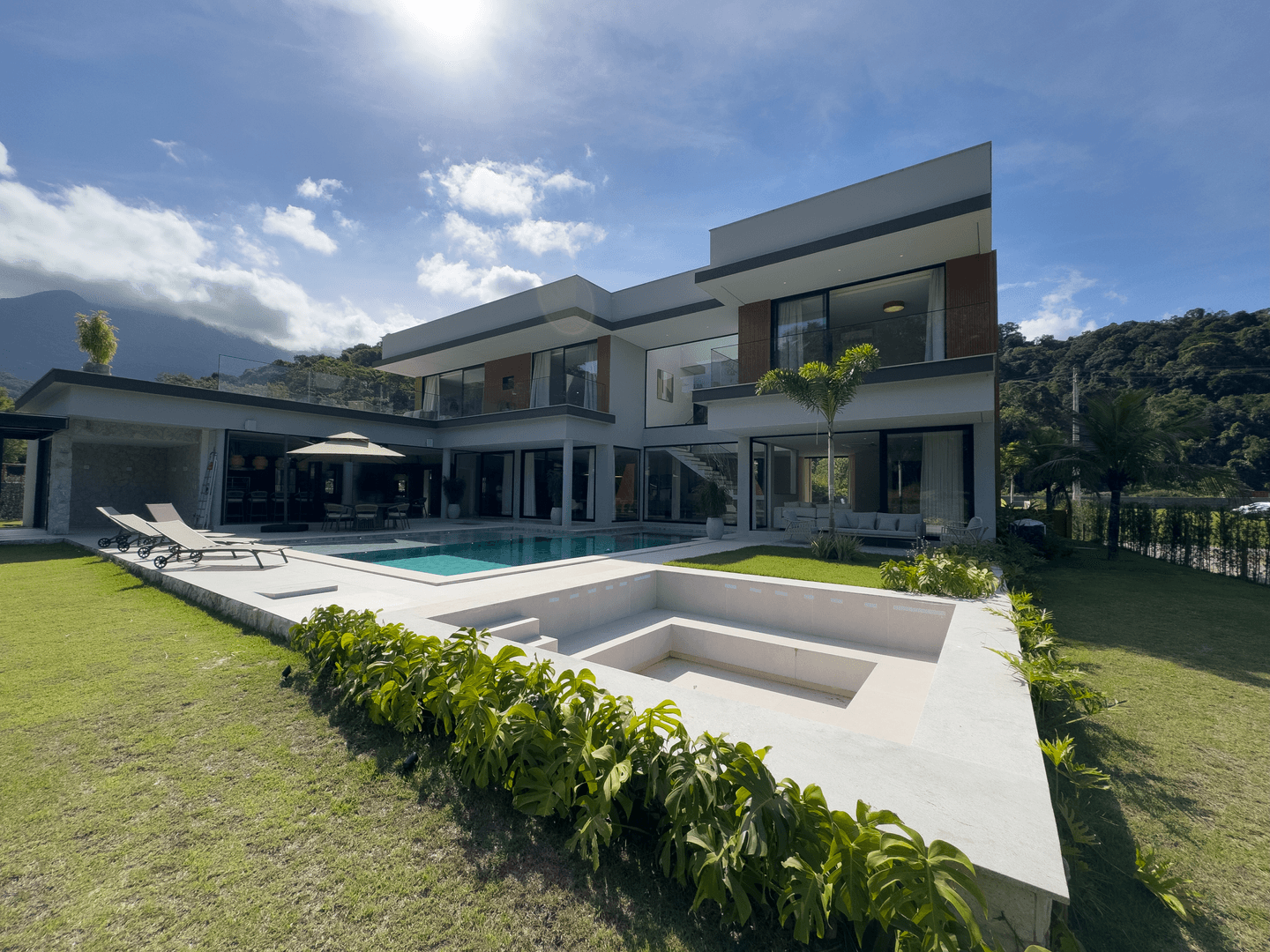 Exclusividad y elegancia en un refugio frente al mar en Angra dos Reis